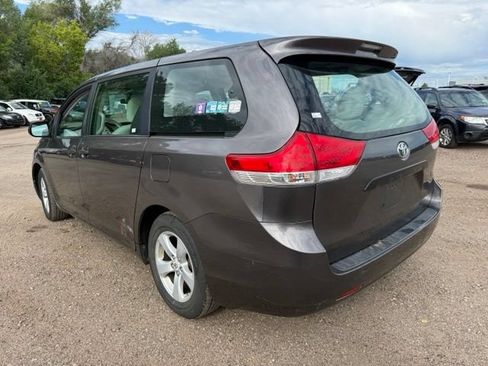 Used 2011 Toyota Sienna FWD image 3