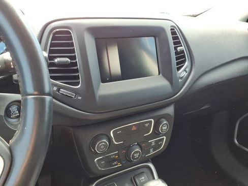 Used 2019 Jeep Compass Latitude FWD image 8