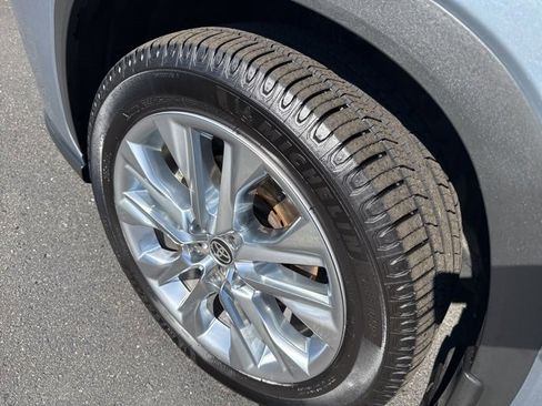 Used 2023 Toyota Highlander L image 38