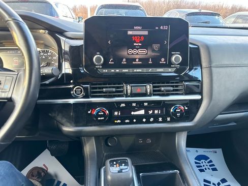 Used 2024 Nissan Pathfinder SV image 22