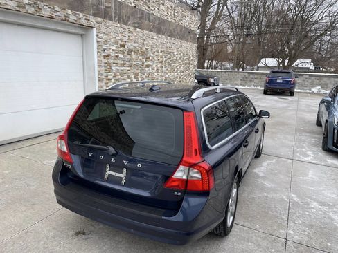 Used 2010 Volvo V70 image 8