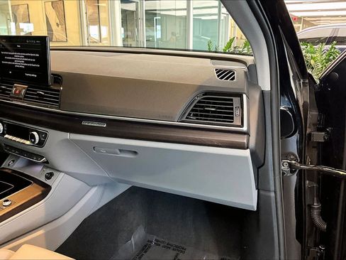 Certified 2025 Audi Q5 2.0T Premium Plus w/ Premium Plus Package image 19