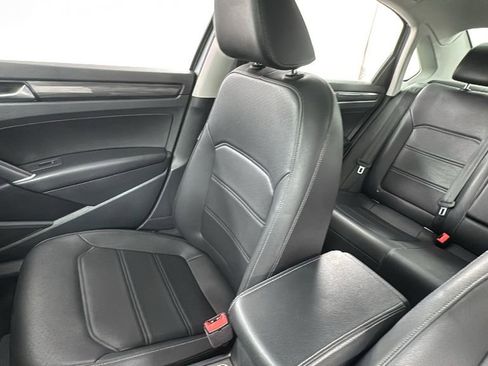 Used 2020 Volkswagen Passat 2.0T R-Line image 13