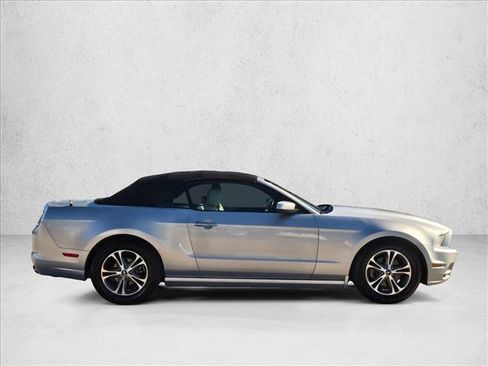 Used 2014 Ford Mustang Premium image 5