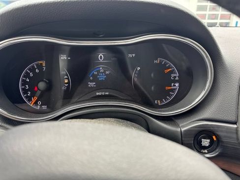 Used 2019 Jeep Grand Cherokee Laredo w/ Security & Convenience Group AWD/4WD image 16