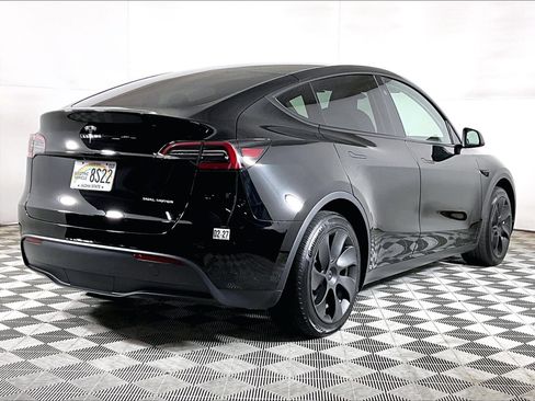 Used 2024 Tesla Model Y Long Range AWD/4WD image 9