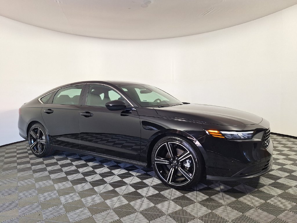 Used 2025 Honda Accord Sport image 3