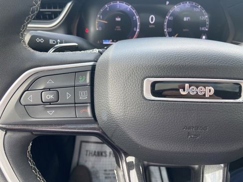 Used 2023 Jeep Grand Cherokee Altitude image 23