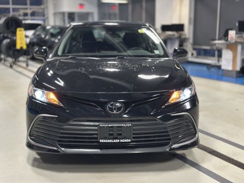 Used 2023 Toyota Camry LE image 2