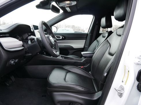 Used 2025 Jeep Compass Limited image 11