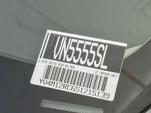 Certified 2025 Volvo XC60 B5 Plus w/ Protection Package Premier image 29