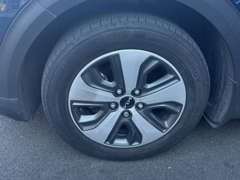 Used 2022 Kia Niro LX image 12