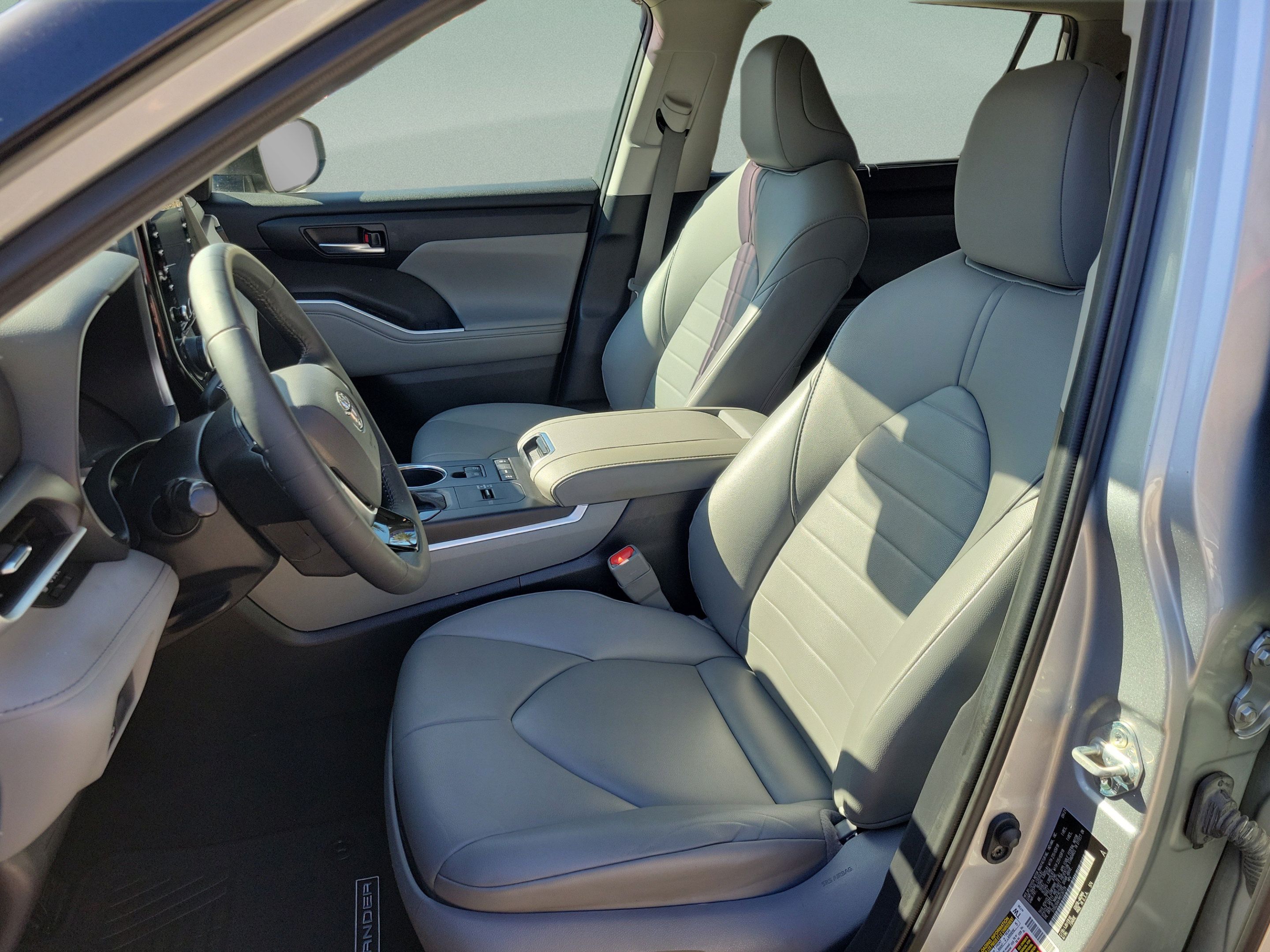 Used 2021 Toyota Highlander XLE FWD image 9