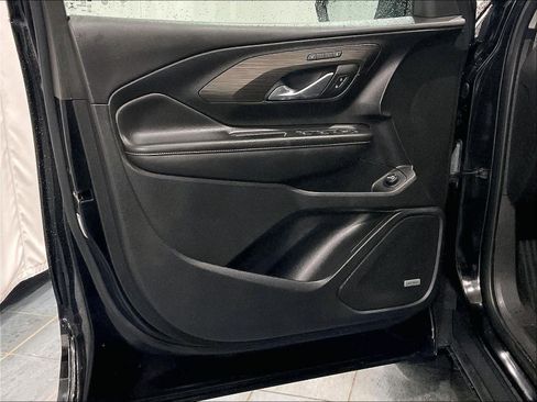 Used 2022 GMC Terrain SLT w/ Infotainment Package II image 9