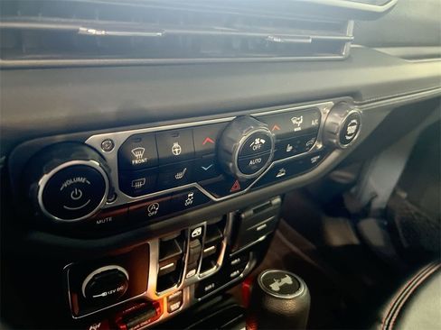 Used 2024 Jeep Wrangler Unlimited Rubicon w/ XTREMEE 35" Tire Package image 15