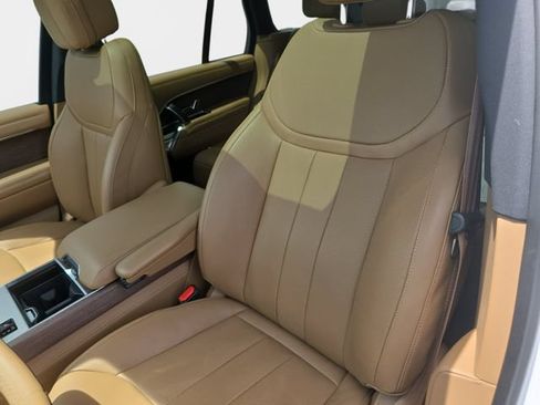 Certified 2025 Land Rover Range Rover SE AWD/4WD image 23