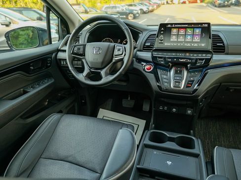 Used 2025 Honda Odyssey Elite image 40