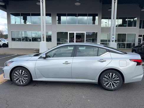 Used 2023 Nissan Altima 2.5 SV image 8