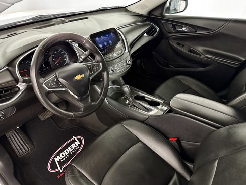 Used 2020 Chevrolet Malibu LT w/ Leather Package image 5