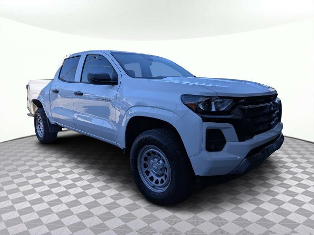 Used 2025 Chevrolet Colorado W/T RWD image 2