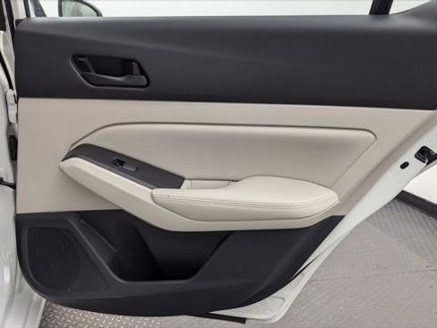 Used 2025 Nissan Altima 2.5 SV image 19