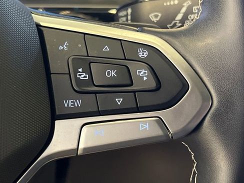 Used 2024 Volkswagen Atlas Cross Sport SE image 22