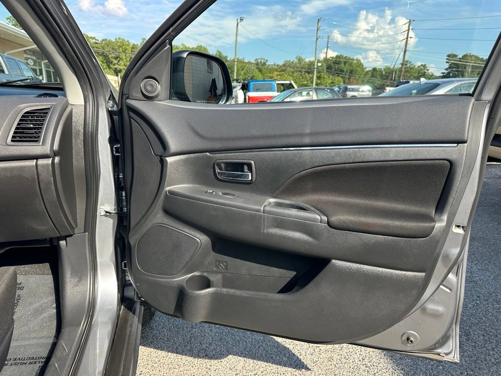 Used 2024 Mitsubishi Outlander Sport ES AWD/4WD image 17