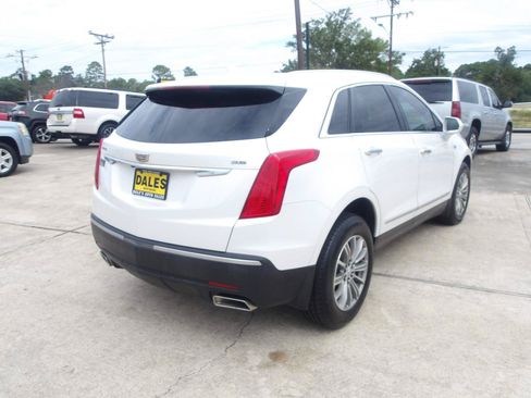 Used 2018 Cadillac XT5 Luxury w/ Driver Awareness Package FWD image 11