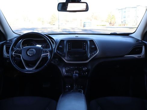 Used 2015 Jeep Cherokee Latitude image 16