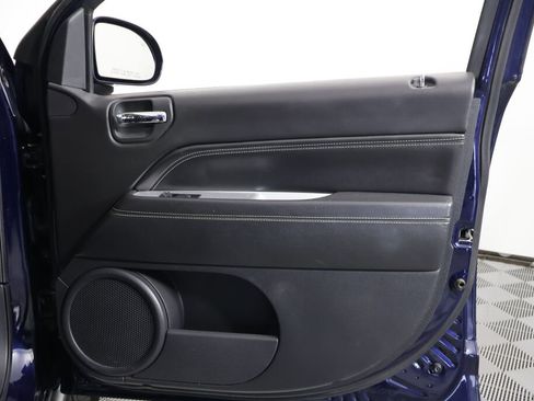 Used 2016 Jeep Compass High Altitude image 25