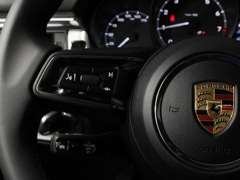 Certified 2026 Porsche Macan AWD/4WD image 25