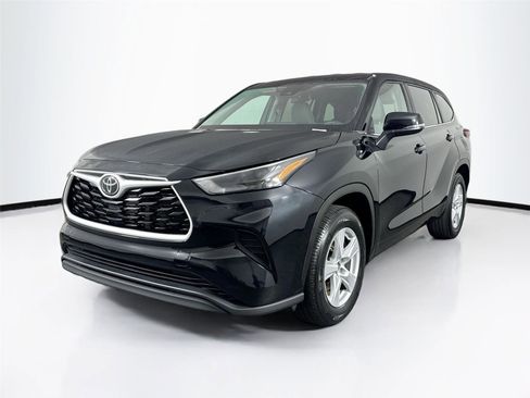 Certified 2023 Toyota Highlander L image 2