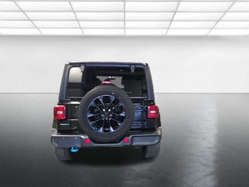 Used 2023 Jeep Wrangler Unlimited Sahara w/ Cold Weather Group AWD/4WD image 6