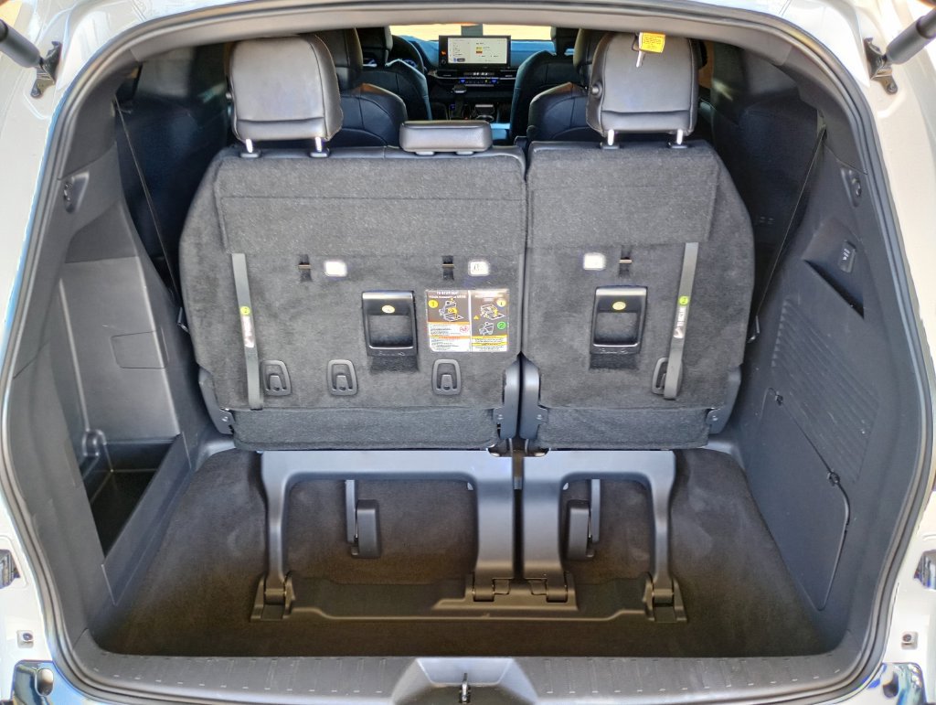Used 2026 Toyota Sienna Platinum AWD/4WD image 40