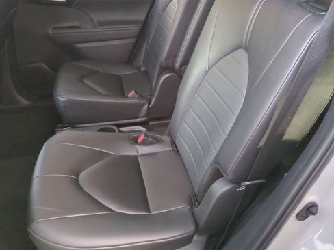 Used 2024 Toyota Highlander XLE image 21