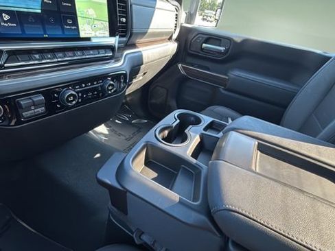 Used 2025 Chevrolet Silverado 2500 LT w/ Convenience Package RWD image 14