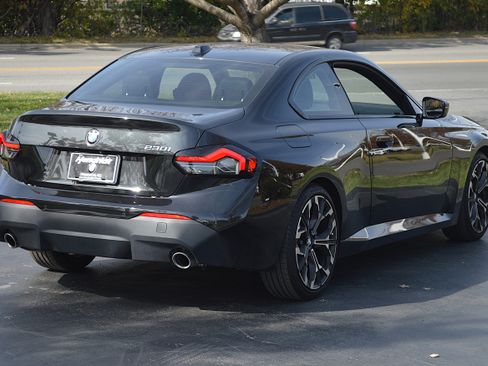 Used 2025 BMW 230i Coupe w/ M Sport Package image 11
