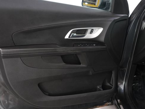 Used 2017 Chevrolet Equinox LS FWD image 18