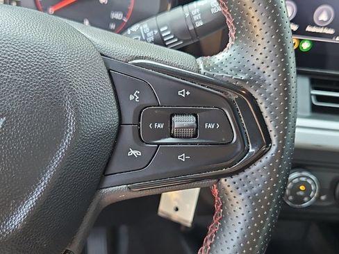 Used 2024 Chevrolet Trax RS w/ Sunroof Package FWD image 12