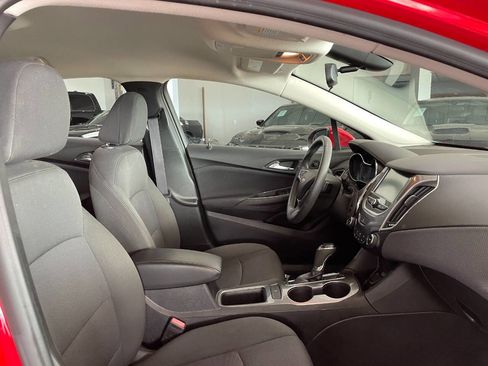 Used 2017 Chevrolet Cruze LT w/ Convenience Package image 28