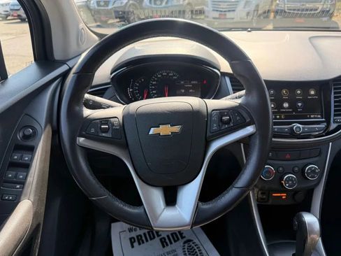 Used 2019 Chevrolet Trax LT w/ LT Convenience Package image 20