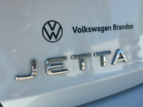 Used 2023 Volkswagen Jetta SE image 12