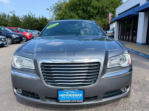 Used 2011 Chrysler 300 Limited RWD image 24