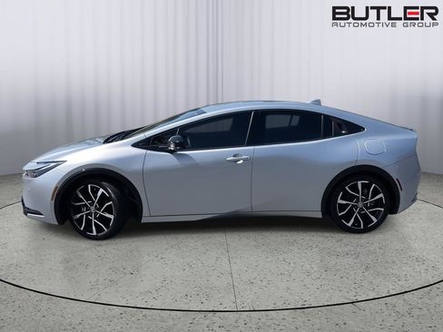 Used 2024 Toyota Prius Prime FWD image 2