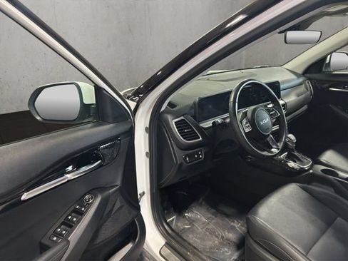 Used 2025 Kia Seltos EX AWD/4WD image 30