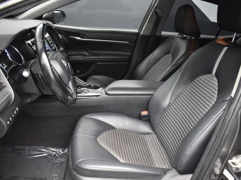 Used 2020 Toyota Camry SE w/ Carpet Mat Package image 14