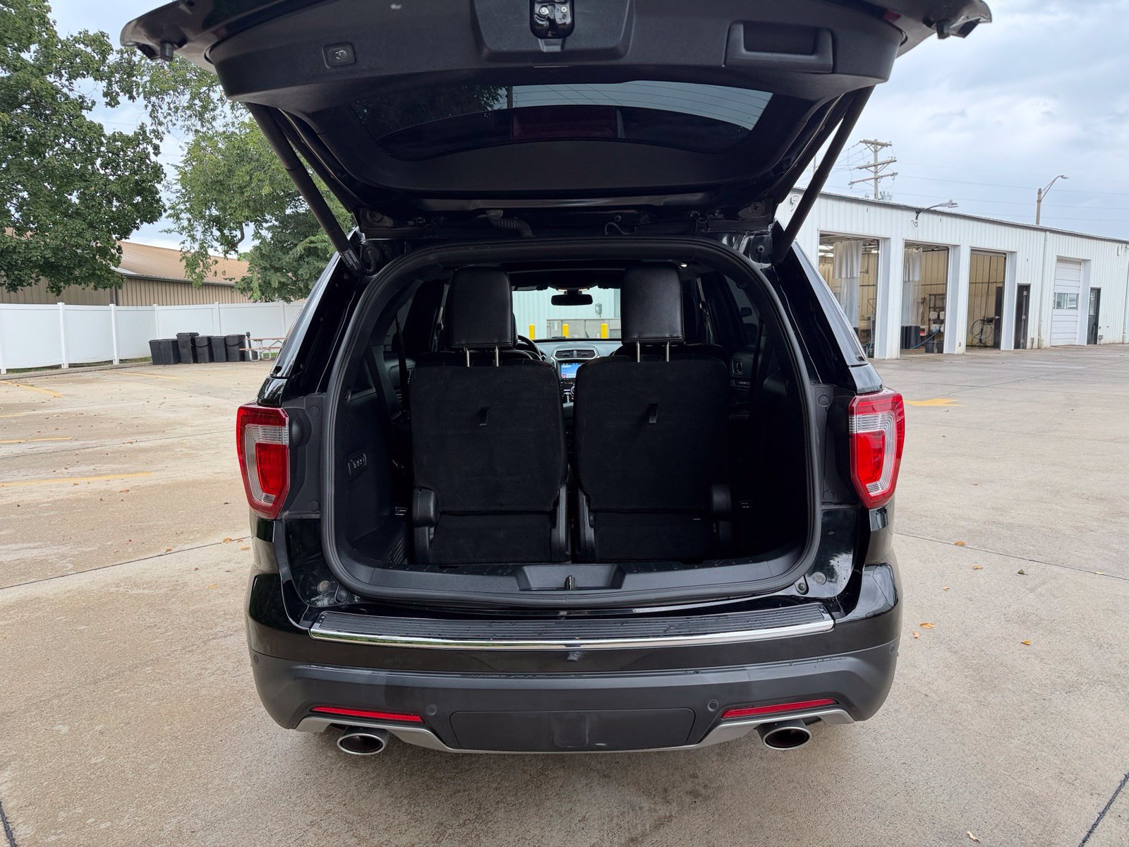 Used 2018 Ford Explorer Limited w/ Equipment Group 301A AWD/4WD image 35