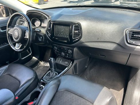 Used 2020 Jeep Compass Latitude FWD image 30