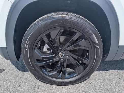 Used 2023 Volkswagen Atlas SE w/ Black Wheel Package AWD/4WD image 9
