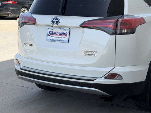Used 2018 Toyota RAV4 Limited w/ Advanced Technology Package AWD/4WD image 6